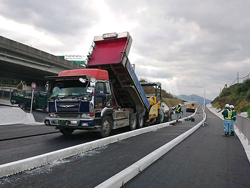 バイパス舗装風景